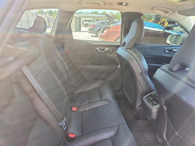 2016 VOLVO XC90 T6 11