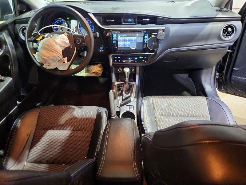 2017 TOYOTA COROLLA SE SE 8