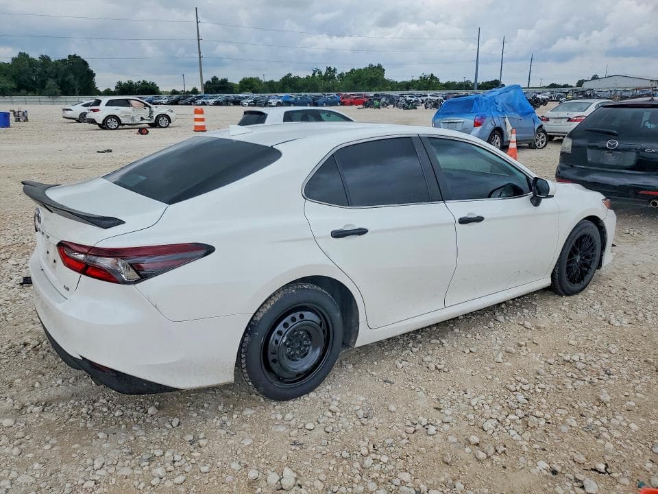 2022 TOYOTA CAMRY LE 3