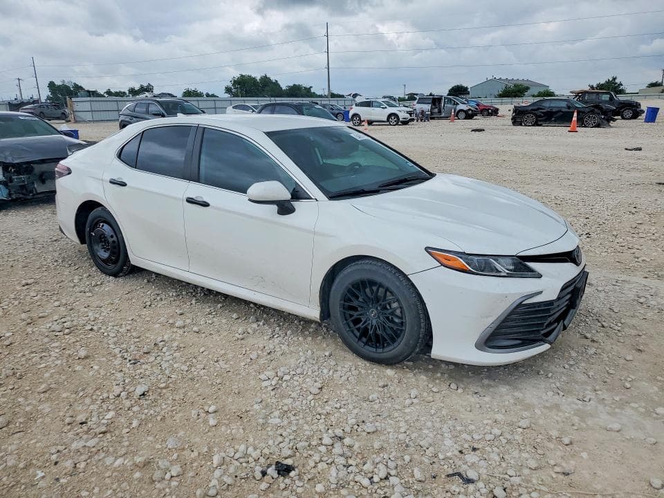 2022 TOYOTA CAMRY LE 4