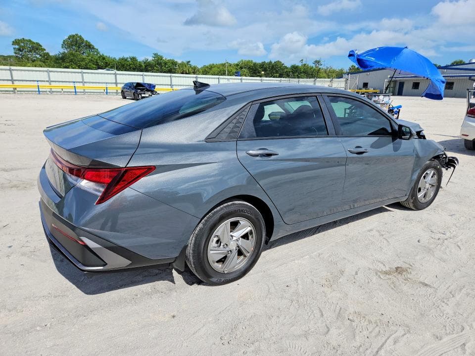 2026 HYUNDAI ELANTRA SE 3