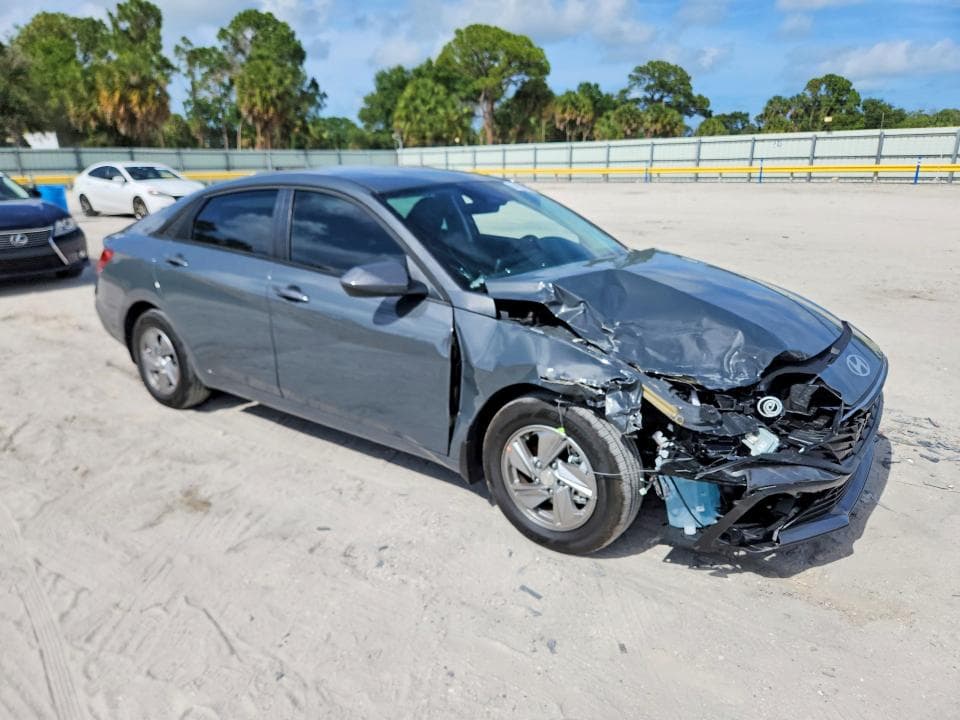 2026 HYUNDAI ELANTRA SE 4