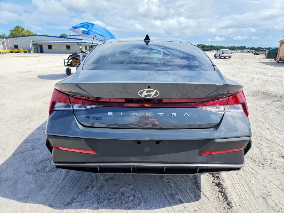 2026 HYUNDAI ELANTRA SE 6