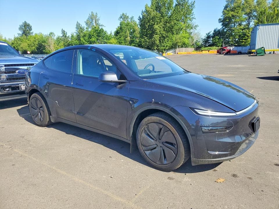 2026 TESLA MODEL Y 4