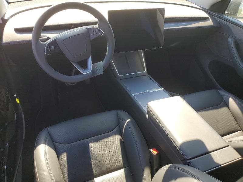 2026 TESLA MODEL Y 8