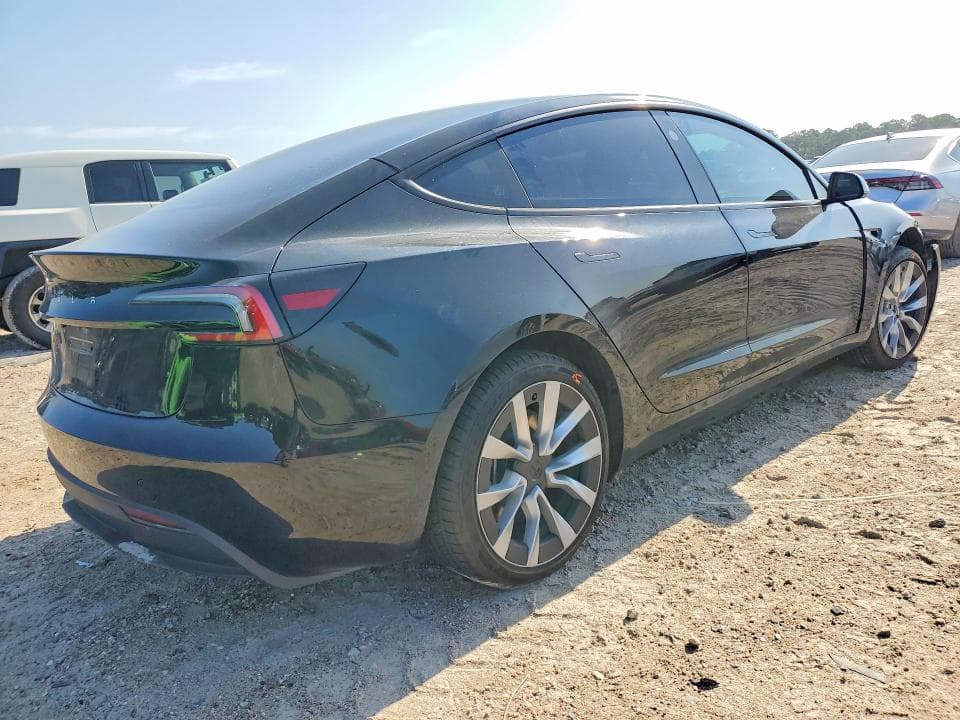 2025 TESLA MODEL 3 3