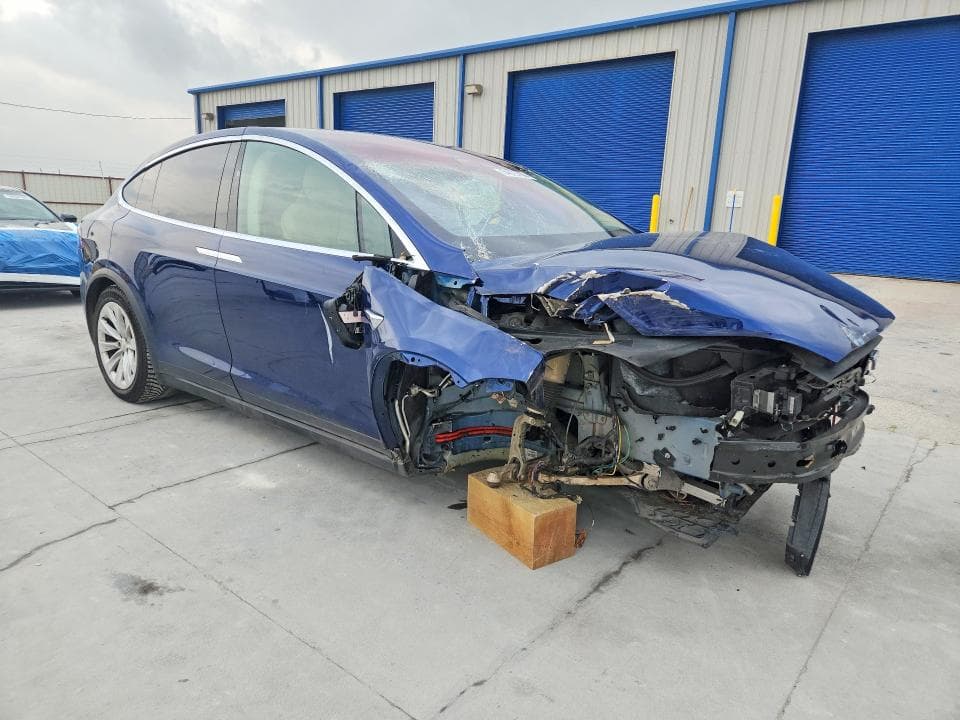 2017 TESLA MODEL X 4