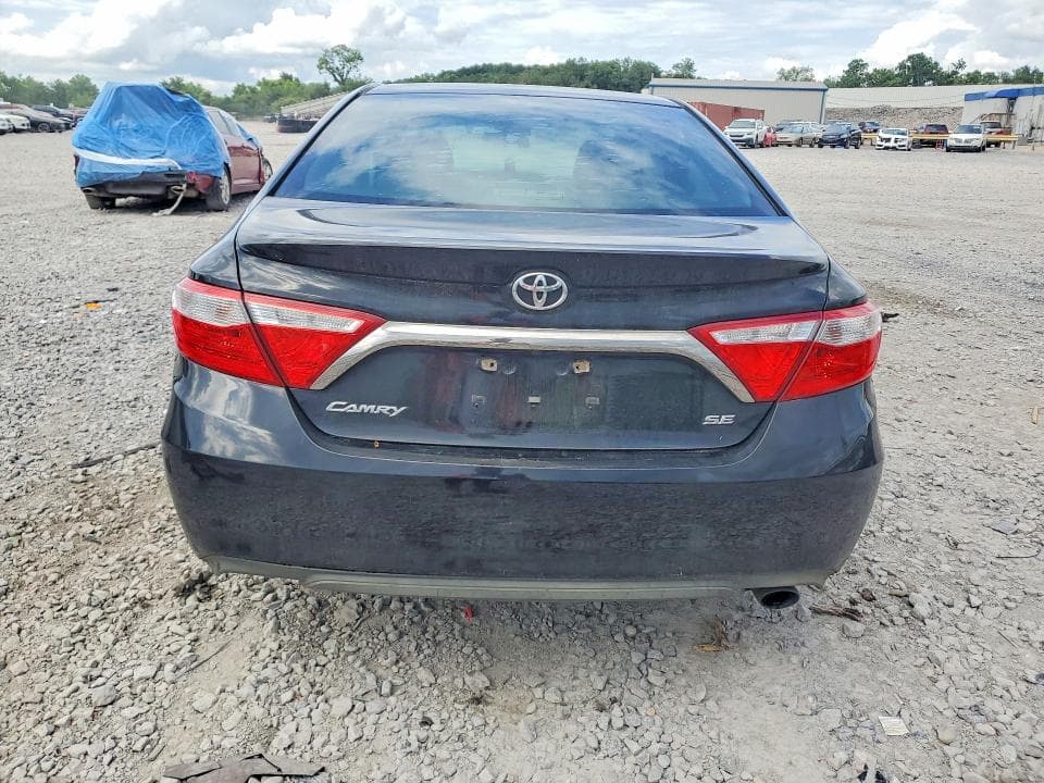2017 TOYOTA CAMRY SE 6