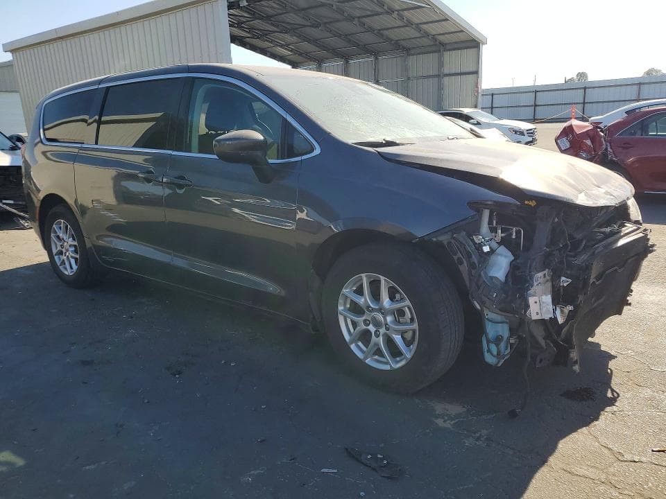 2023 CHRYSLER VOYAGER LX 4