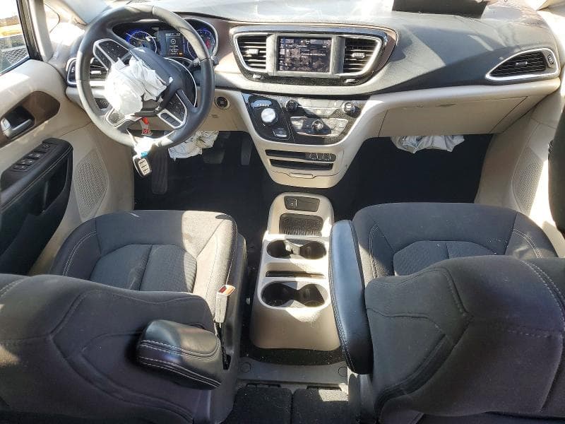 2023 CHRYSLER VOYAGER LX 8