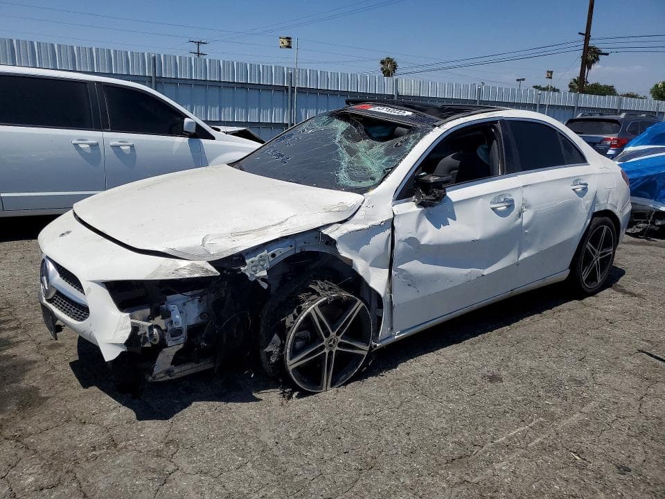 2022 MERCEDES-BENZ A 220 220 2