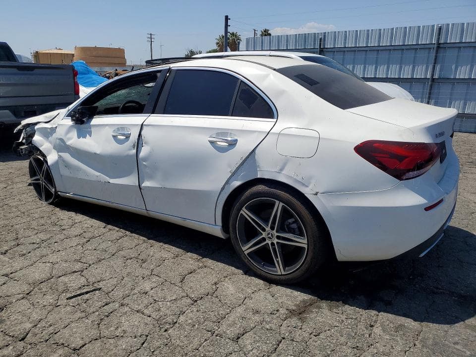 2022 MERCEDES-BENZ A 220 220 3