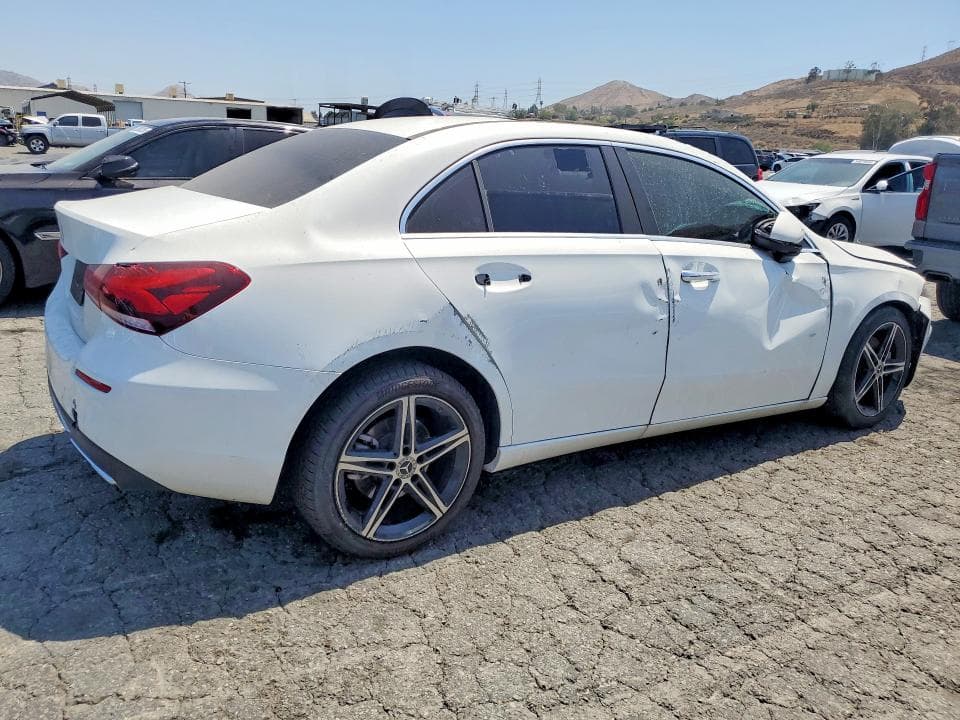 2022 MERCEDES-BENZ A 220 220 4