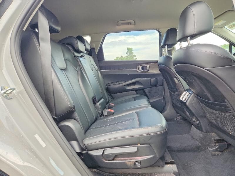 2022 KIA SORENTO S 11