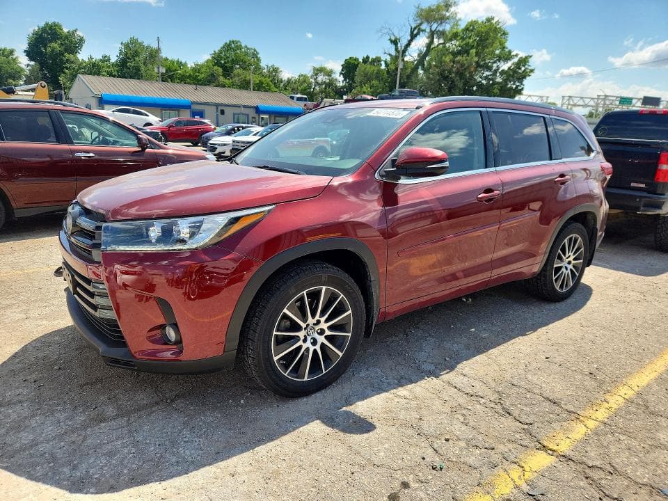 2017 TOYOTA HIGHLANDER SE - 1