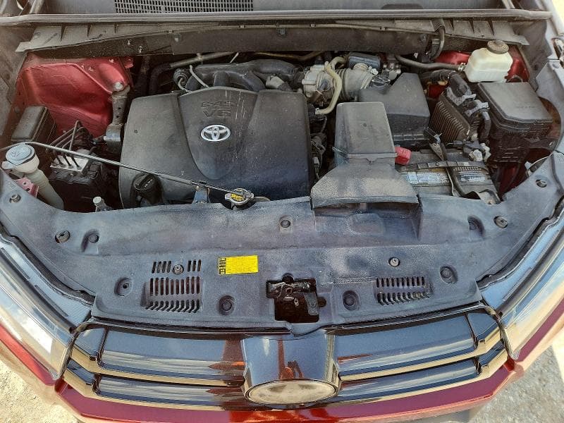 2017 TOYOTA HIGHLANDER SE 11