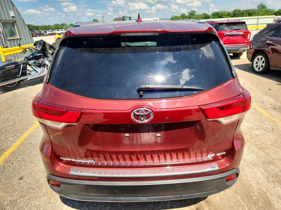 2017 TOYOTA HIGHLANDER SE 6