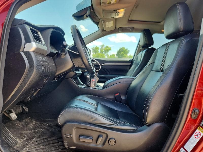 2017 TOYOTA HIGHLANDER SE 7