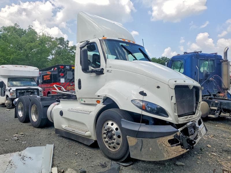 2024 INTERNATIONAL RH613 SEMI TRUCK