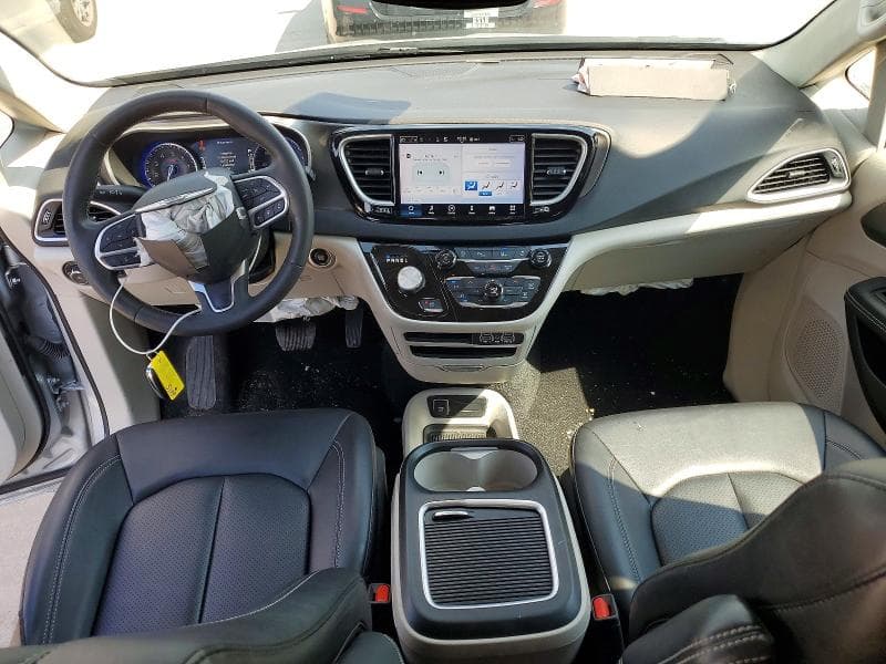 2024 CHRYSLER PACIFICA TOURING L 8