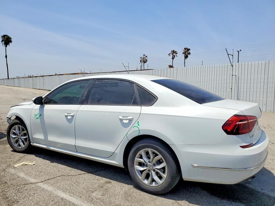 2018 VOLKSWAGEN PASSAT S 2
