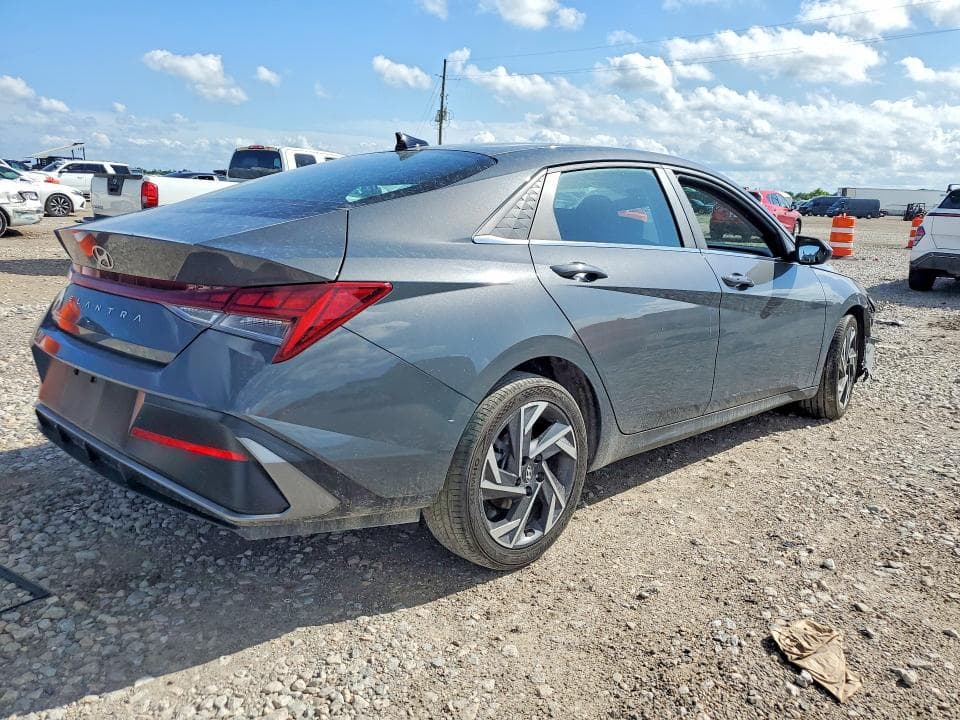 2024 HYUNDAI ELANTRA SEL 3