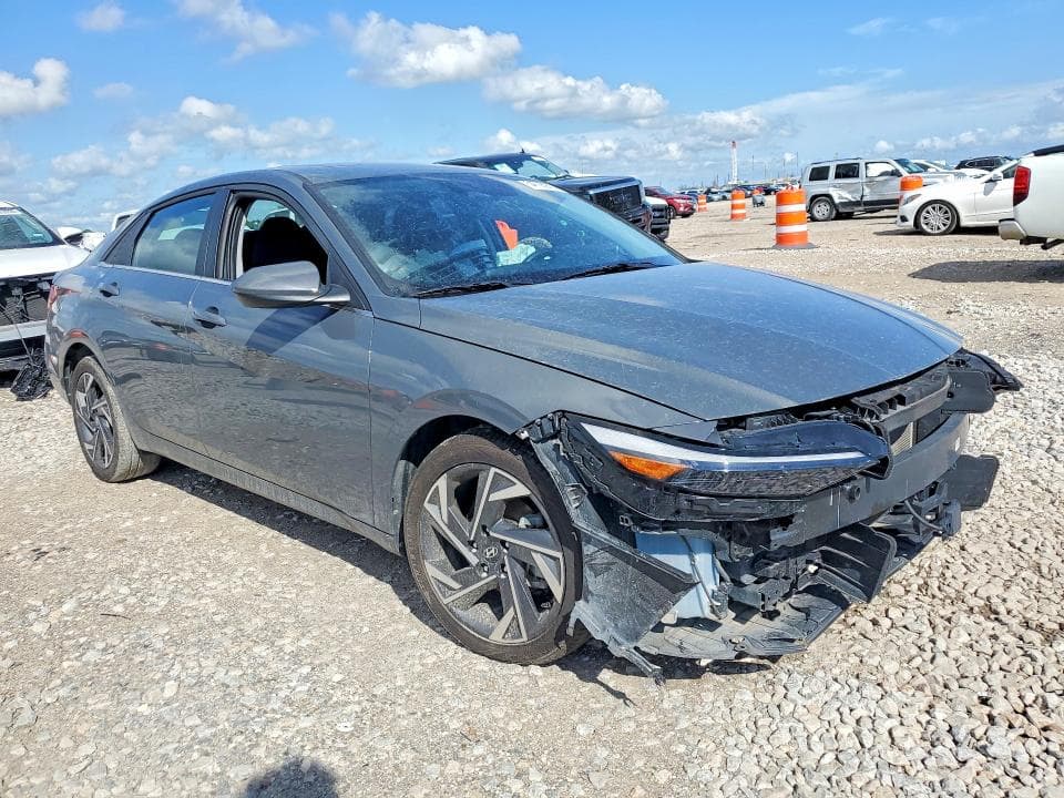 2024 HYUNDAI ELANTRA SEL 4