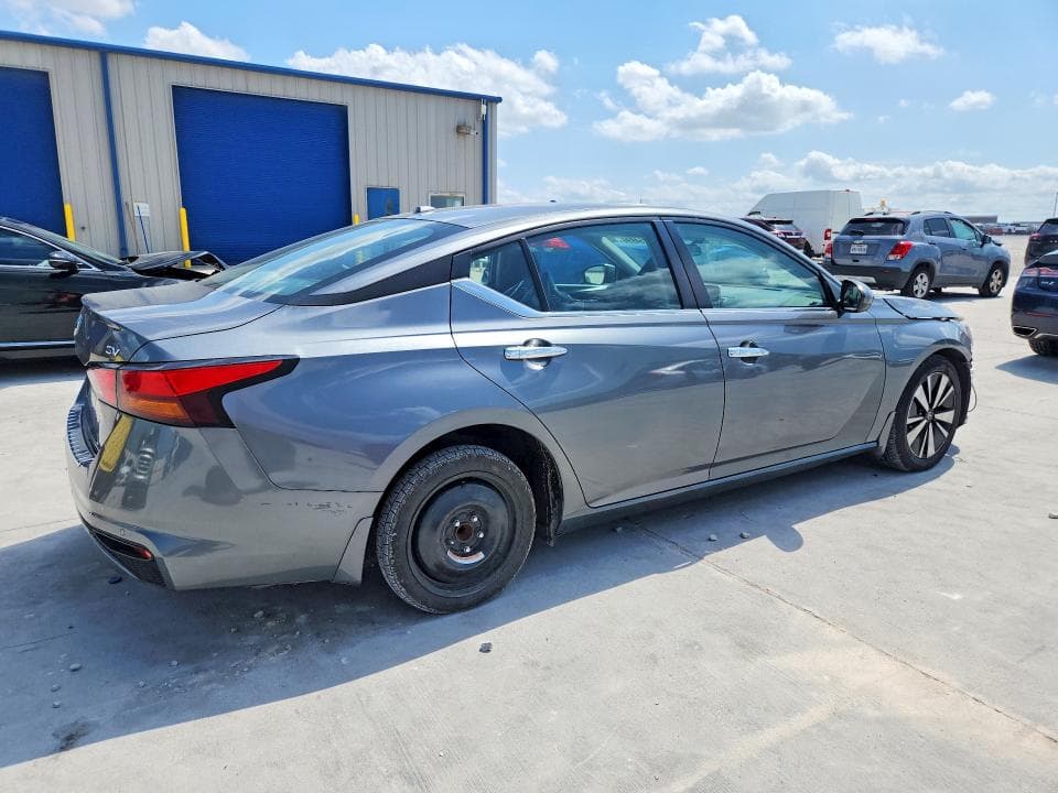 2022 NISSAN ALTIMA SV 3