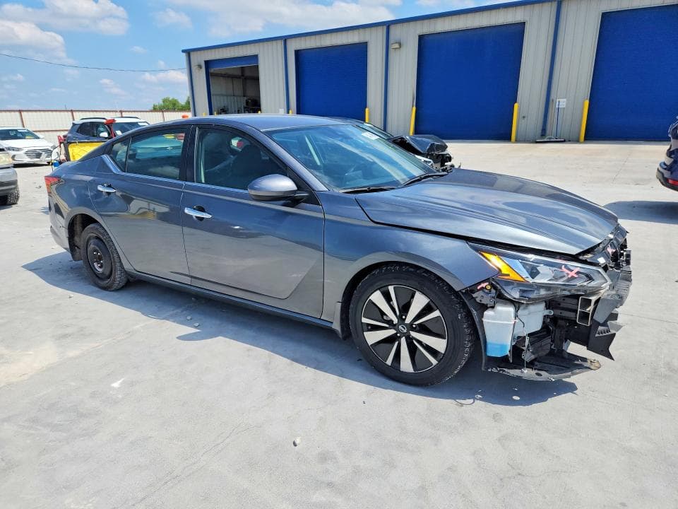 2022 NISSAN ALTIMA SV 4