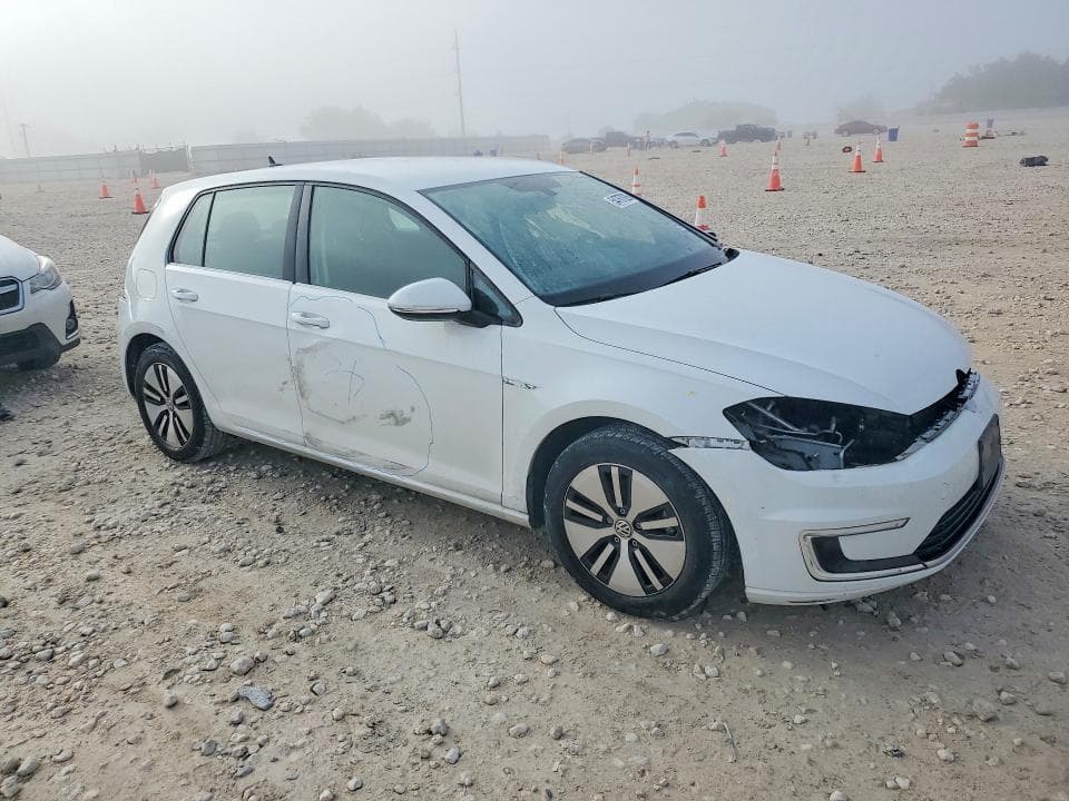 2017 VOLKSWAGEN E-GOLF SE 4
