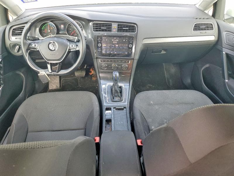 2017 VOLKSWAGEN E-GOLF SE 8