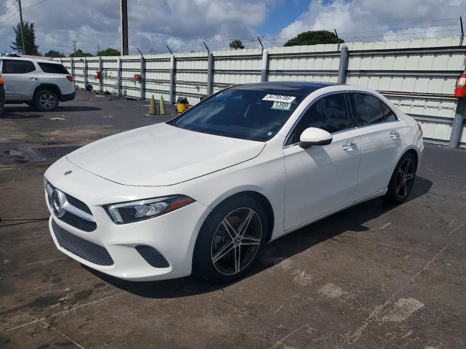 2022 MERCEDES-BENZ A 220