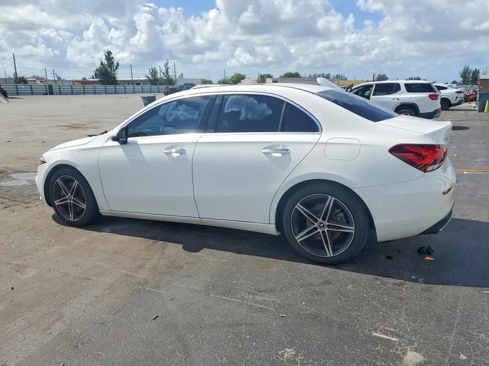 2022 MERCEDES-BENZ A 220 220 3