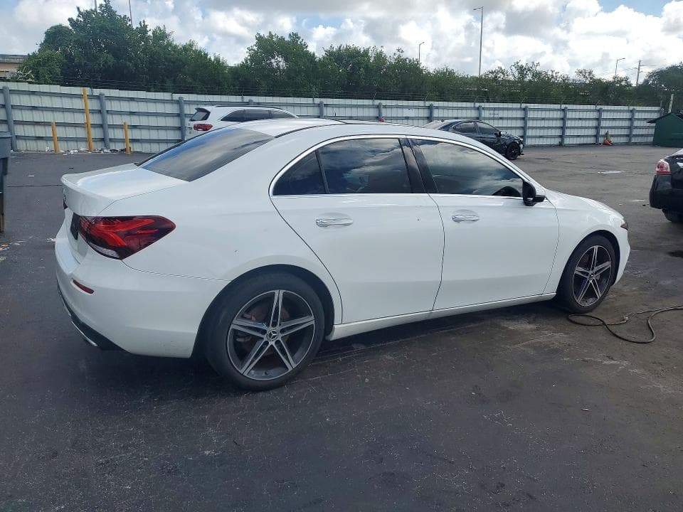 2022 MERCEDES-BENZ A 220 220 4