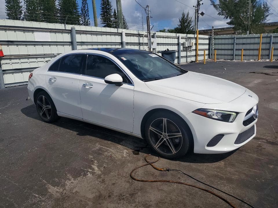 2022 MERCEDES-BENZ A 220 220 5