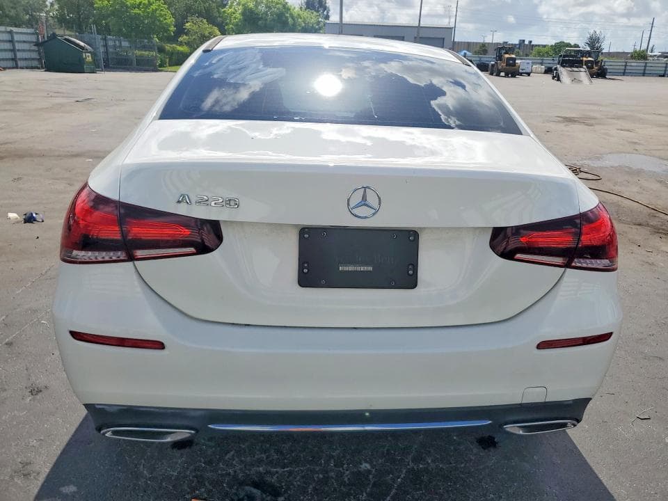 2022 MERCEDES-BENZ A 220 220 7