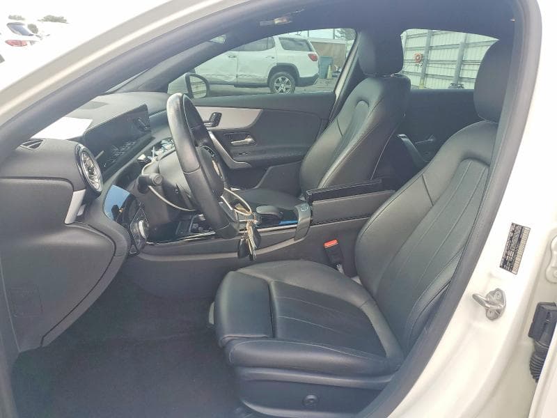 2022 MERCEDES-BENZ A 220 220 8