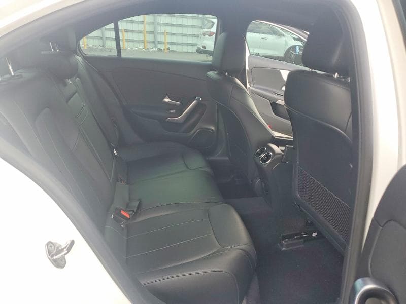 2022 MERCEDES-BENZ A 220 220 11