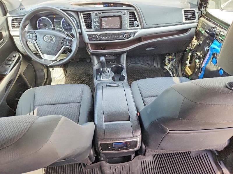 2019 TOYOTA HIGHLANDER LE 8
