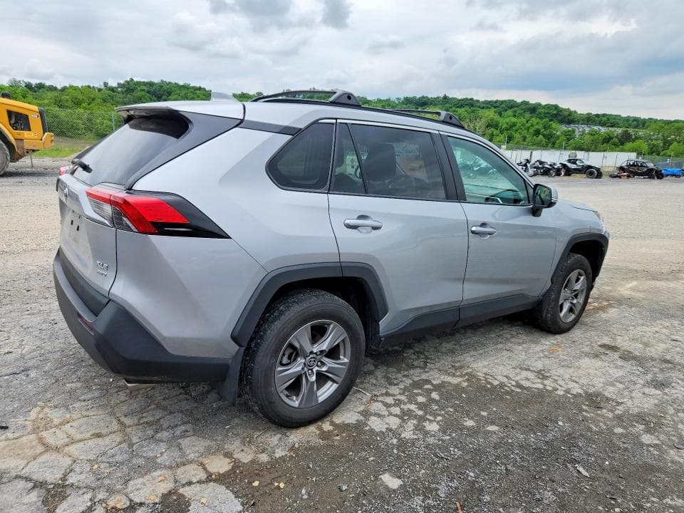 2024 TOYOTA RAV4 XLE 3