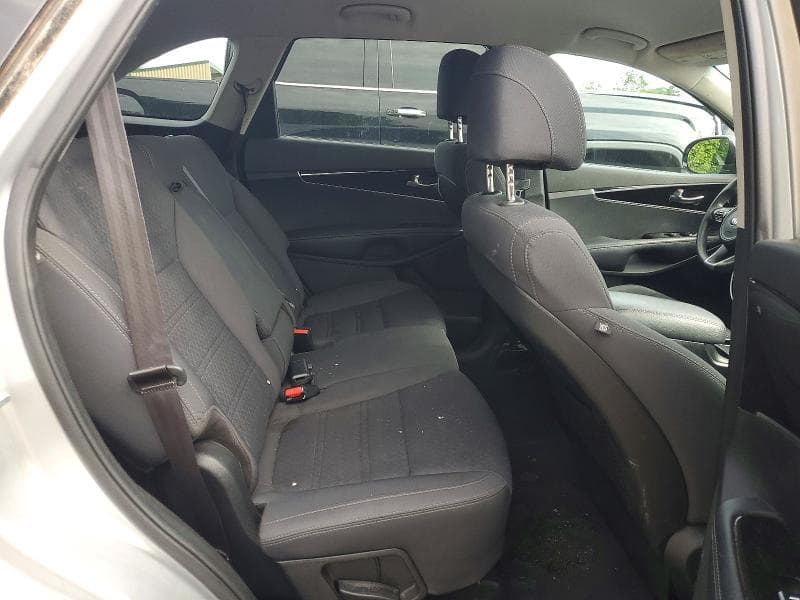 2017 KIA SORENTO L 11
