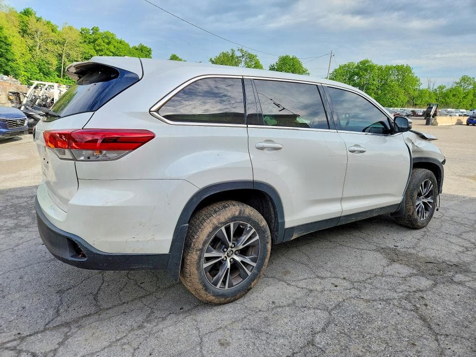 2019 TOYOTA HIGHLANDER LE PLUS LE PLUS 4