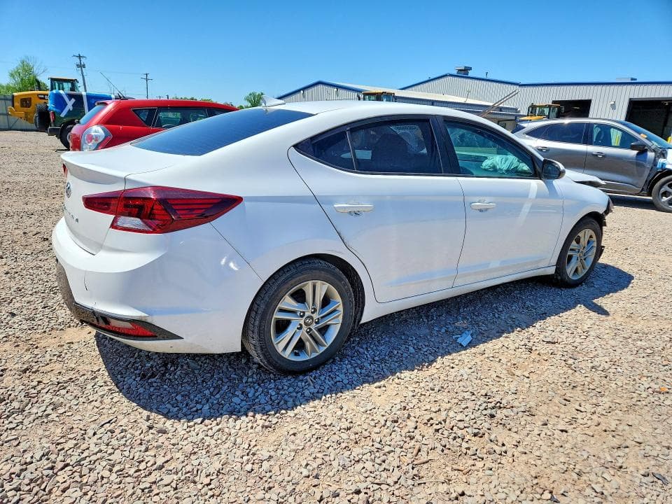 2020 HYUNDAI ELANTRA SEL 3