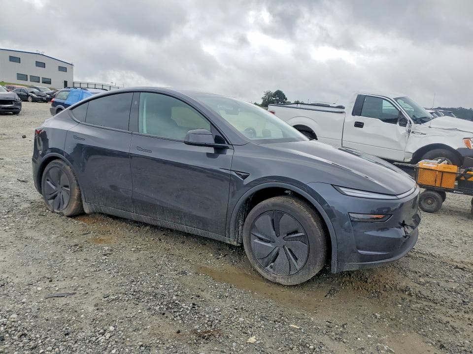 2026 TESLA MODEL Y 4