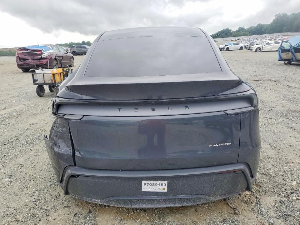 2026 TESLA MODEL Y 6