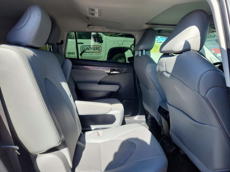 2024 TOYOTA HIGHLANDER LIMITED 11