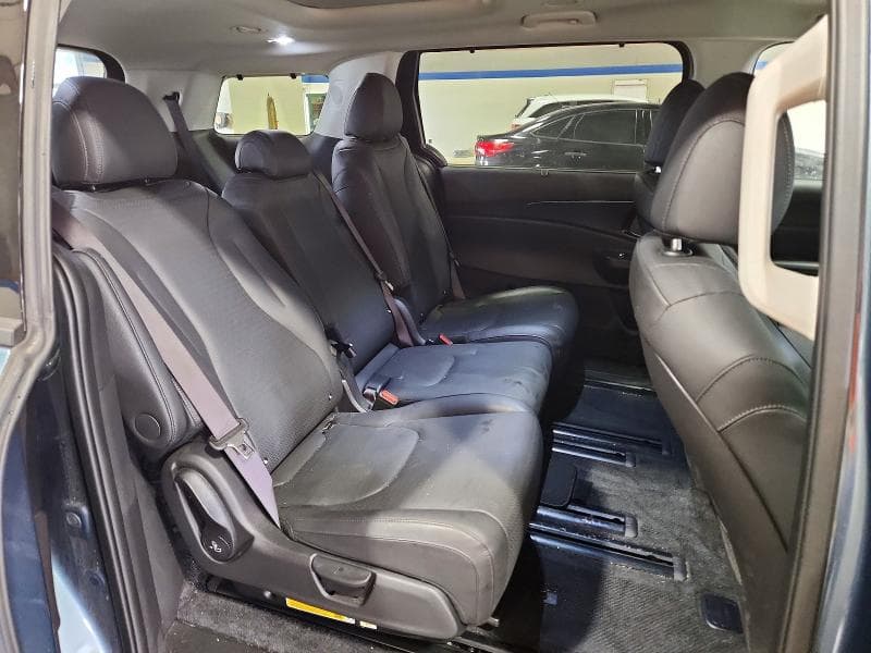 2025 KIA CARNIVAL 11