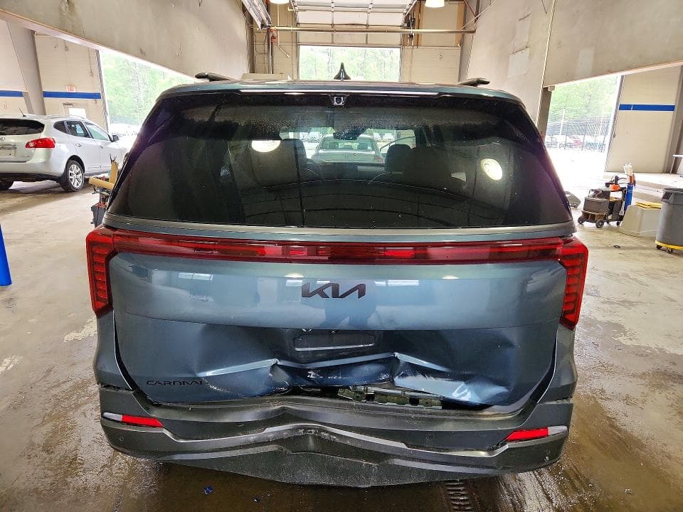 2025 KIA CARNIVAL 6