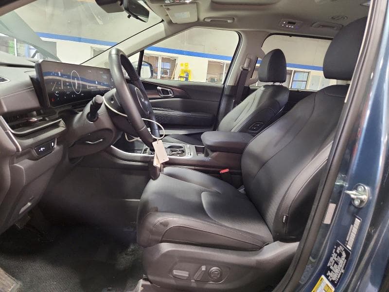 2025 KIA CARNIVAL 7