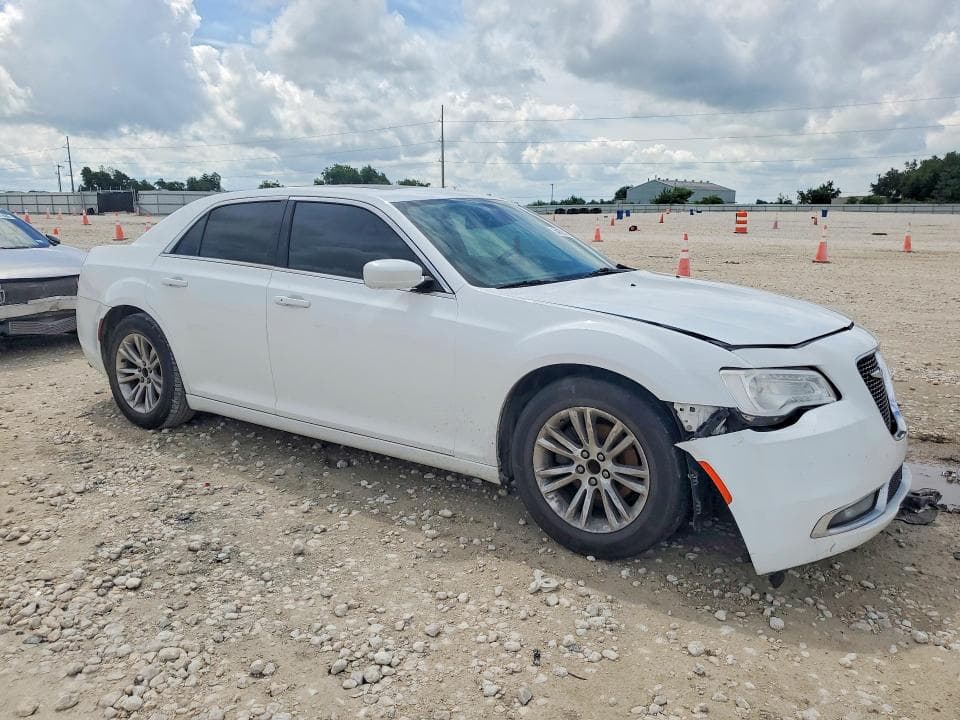 2017 CHRYSLER 300 LIMITED 4